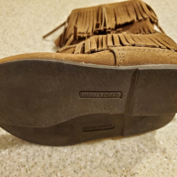 Minnetonka 3-Layer Fringe Boot - Picture 4 of 6